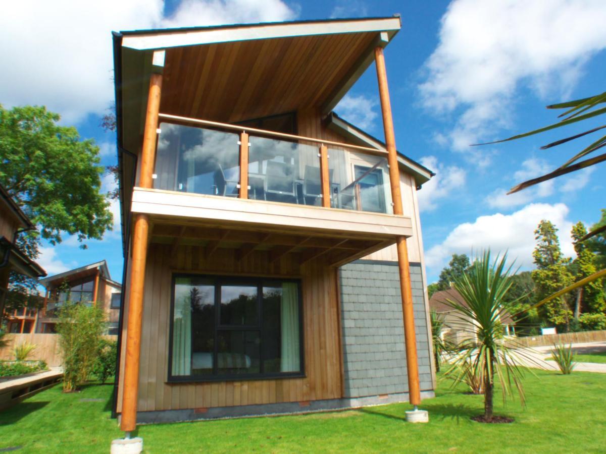 Two-Bedroom Lodge with Hot Tub,402337782:JPEG